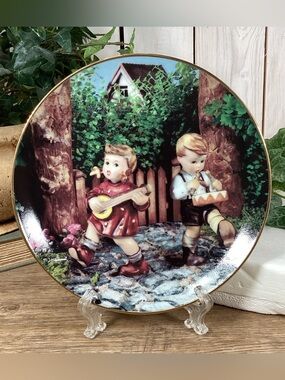 M.I. Hummel 1990 “Private Parade”, Little Companions Plate Danbury Mint #Q9971